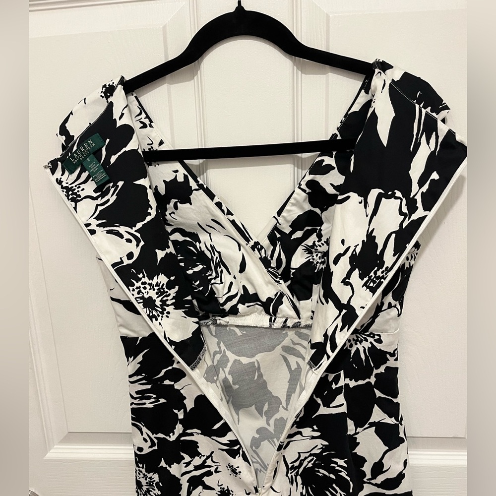 Lauren Ralph Lauren Black and White Floral Print Ruched Sheath Dress Size 8 - Picture 7 of 10